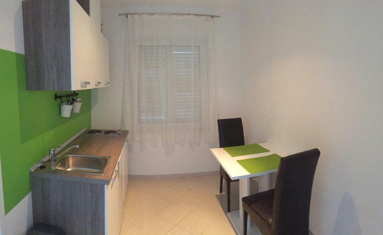 Apartmani Irena Jezevac Veglia Exterior foto